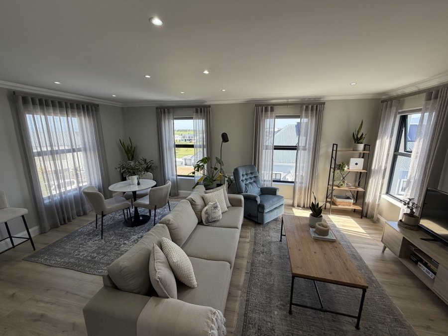 4 Bedroom Property for Sale in Kingswood Golf Estate Western Cape
